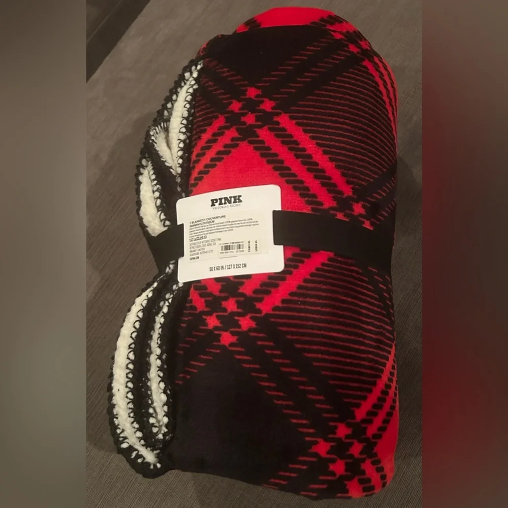 VICTORIAS SECRET PINK Cozy Plus Blanket NWT
